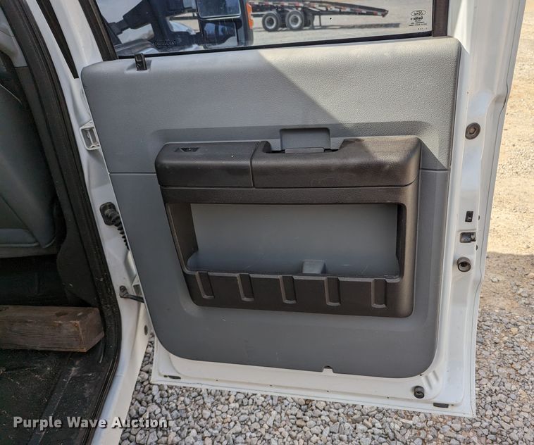 image for item LF9589 2012 Ford F250 Super Duty  Crew Cab pickup truck