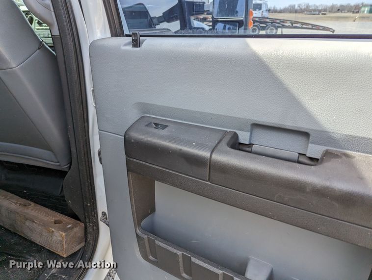 image for item LF9589 2012 Ford F250 Super Duty  Crew Cab pickup truck