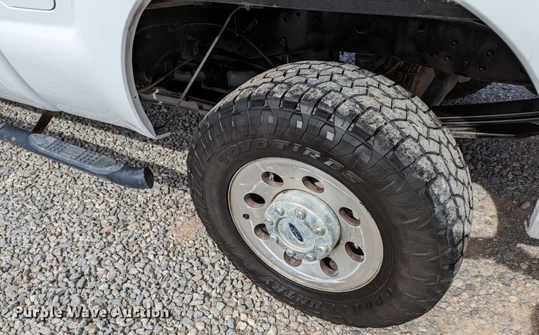 image for item LF9589 2012 Ford F250 Super Duty  Crew Cab pickup truck