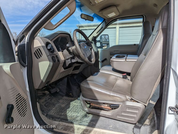 image for item LF9590 2009 Ford F550 Super Duty  truck cab and chassis