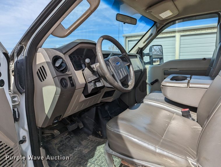 image for item LF9590 2009 Ford F550 Super Duty  truck cab and chassis