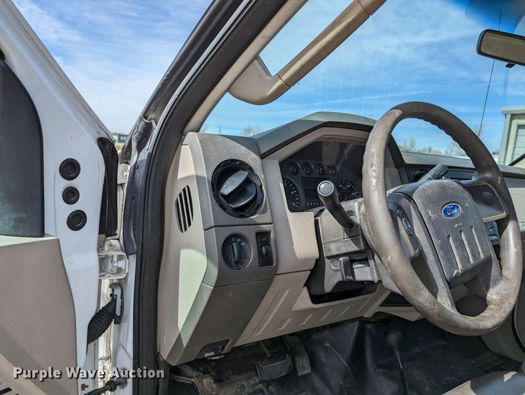 image for item LF9590 2009 Ford F550 Super Duty  truck cab and chassis