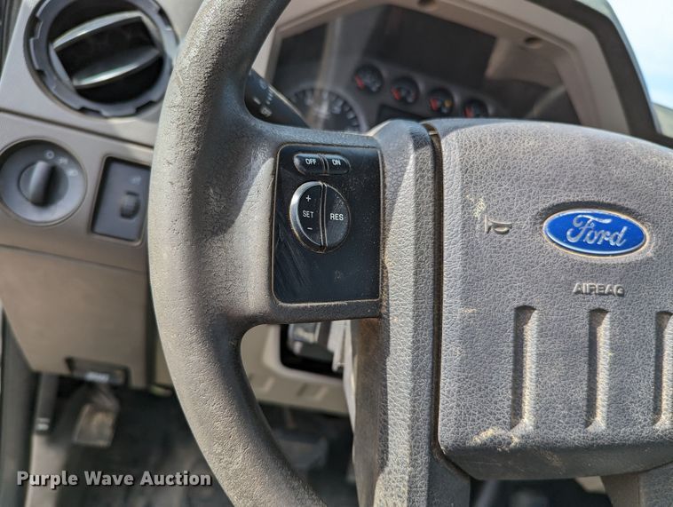 image for item LF9590 2009 Ford F550 Super Duty  truck cab and chassis