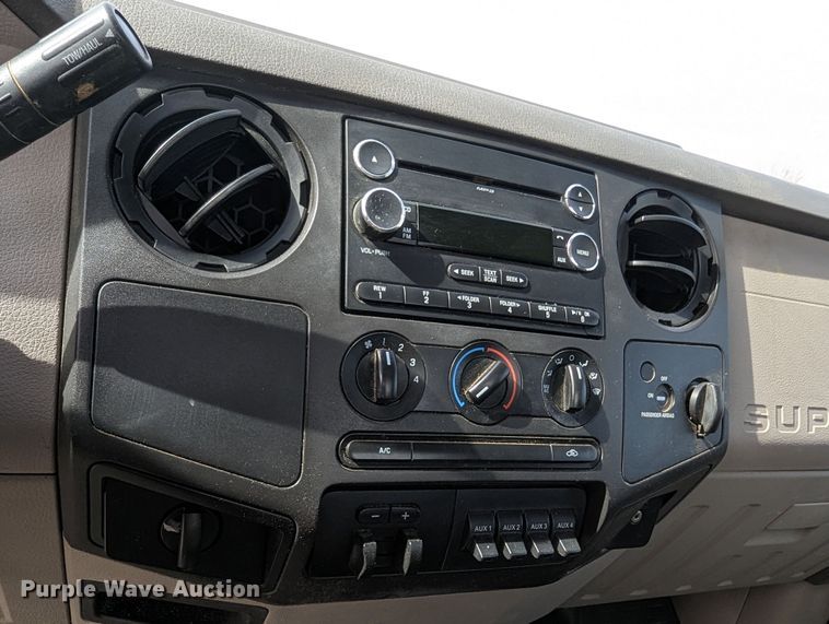 image for item LF9590 2009 Ford F550 Super Duty  truck cab and chassis