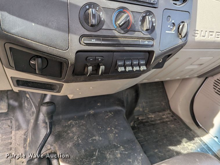 image for item LF9590 2009 Ford F550 Super Duty  truck cab and chassis