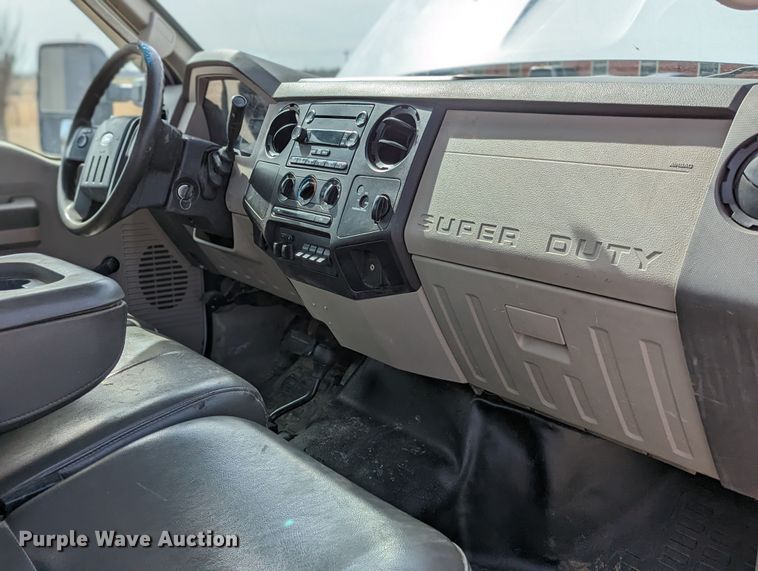 image for item LF9590 2009 Ford F550 Super Duty  truck cab and chassis