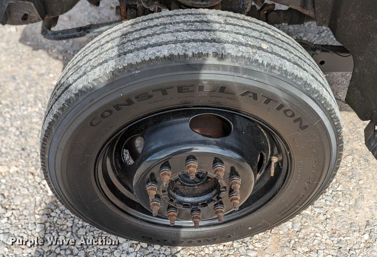 image for item LF9590 2009 Ford F550 Super Duty  truck cab and chassis