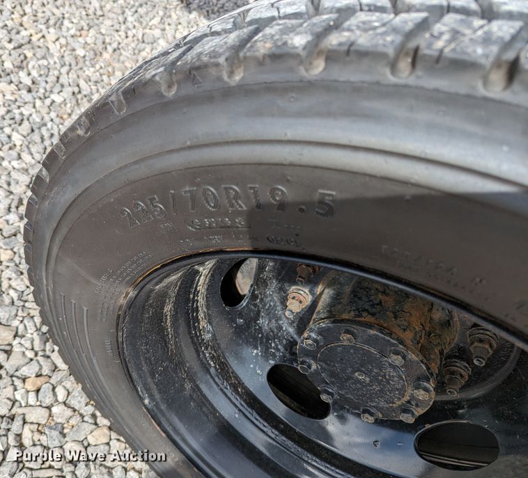 image for item LF9590 2009 Ford F550 Super Duty  truck cab and chassis