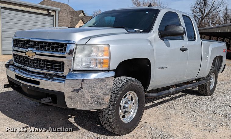 image for item LF9592 2010 Chevrolet Silverado 2500HD  Ext. Cab pickup truck