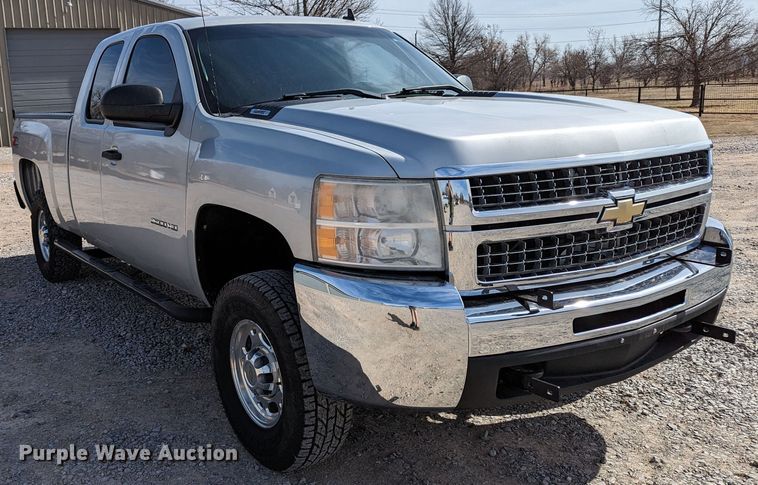 image for item LF9592 2010 Chevrolet Silverado 2500HD  Ext. Cab pickup truck
