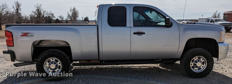 image for item LF9592 2010 Chevrolet Silverado 2500HD  Ext. Cab pickup truck