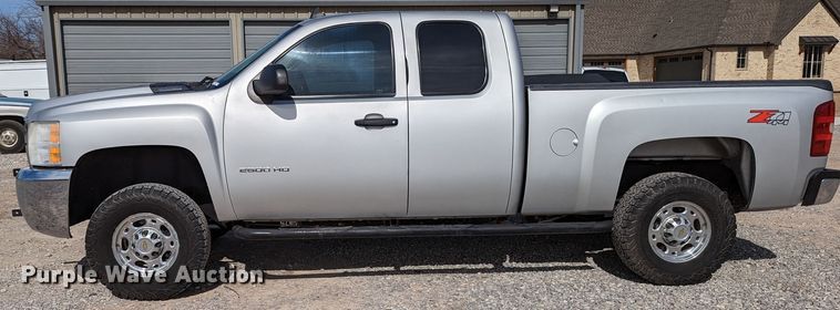 image for item LF9592 2010 Chevrolet Silverado 2500HD  Ext. Cab pickup truck