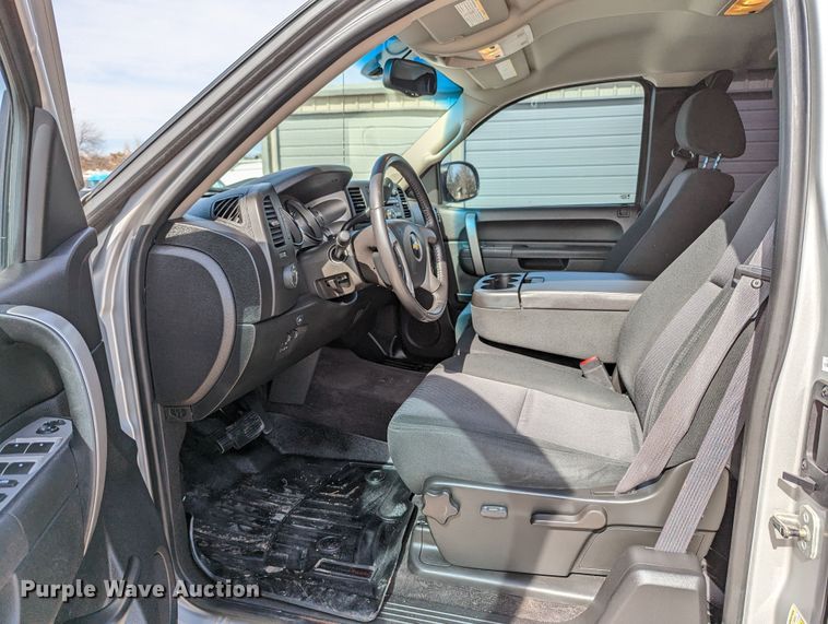 image for item LF9592 2010 Chevrolet Silverado 2500HD  Ext. Cab pickup truck