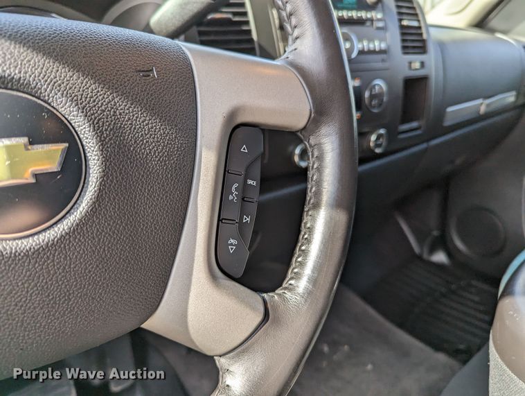 image for item LF9592 2010 Chevrolet Silverado 2500HD  Ext. Cab pickup truck
