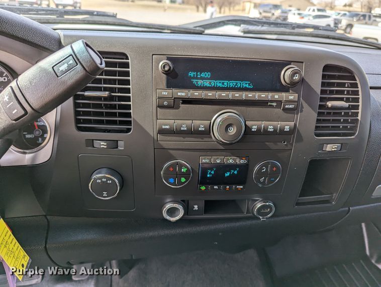 image for item LF9592 2010 Chevrolet Silverado 2500HD  Ext. Cab pickup truck