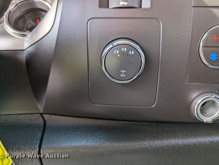 image for item LF9592 2010 Chevrolet Silverado 2500HD  Ext. Cab pickup truck