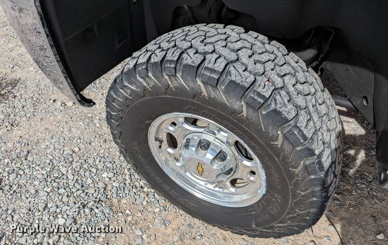 image for item LF9592 2010 Chevrolet Silverado 2500HD  Ext. Cab pickup truck