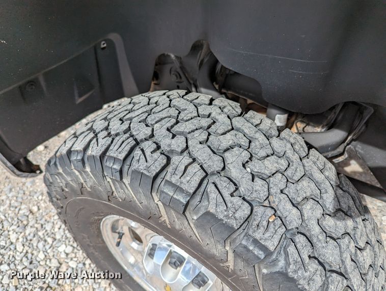 image for item LF9592 2010 Chevrolet Silverado 2500HD  Ext. Cab pickup truck