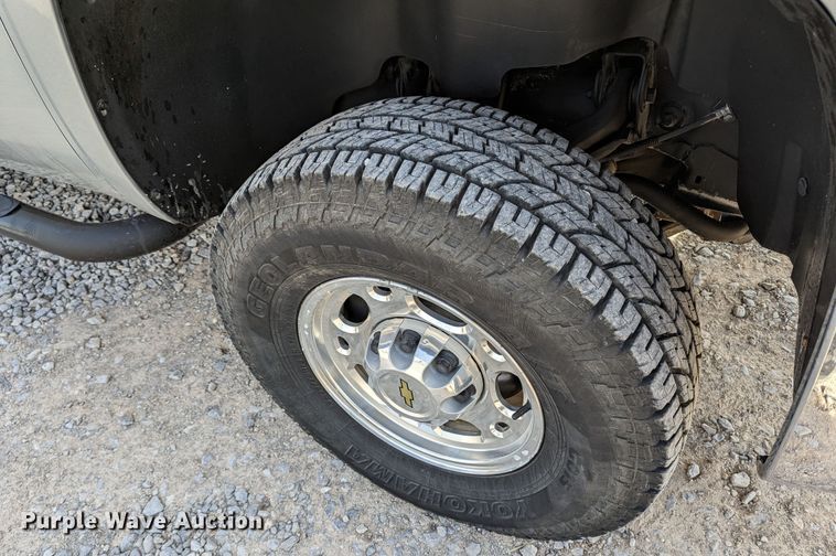image for item LF9592 2010 Chevrolet Silverado 2500HD  Ext. Cab pickup truck