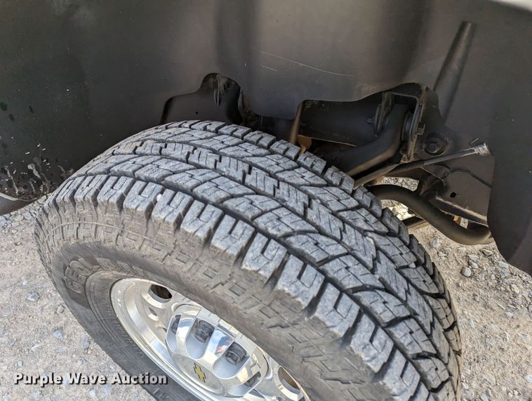 image for item LF9592 2010 Chevrolet Silverado 2500HD  Ext. Cab pickup truck