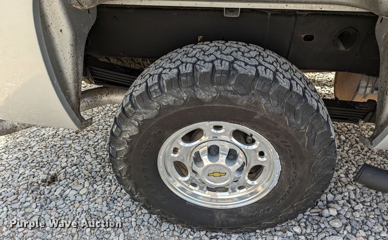 image for item LF9592 2010 Chevrolet Silverado 2500HD  Ext. Cab pickup truck