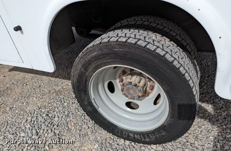 image for item LF9593 2010 Ford F450 Super Duty  utility / service truck