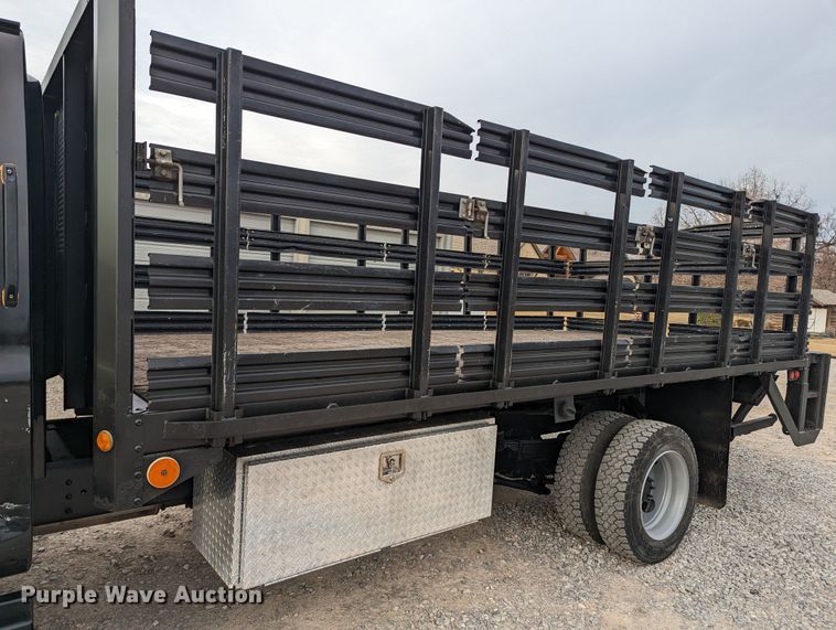 image for item LF9597 2005 Chevrolet C4500  flatbed truck