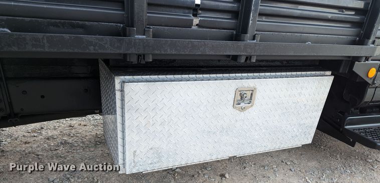 image for item LF9597 2005 Chevrolet C4500  flatbed truck