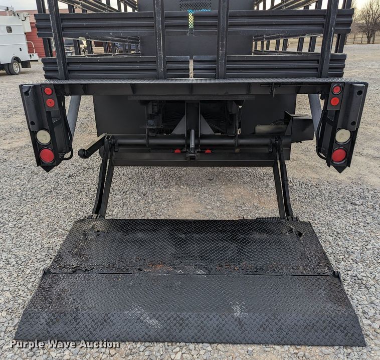 image for item LF9597 2005 Chevrolet C4500  flatbed truck