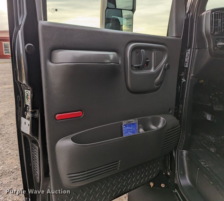 image for item LF9597 2005 Chevrolet C4500  flatbed truck