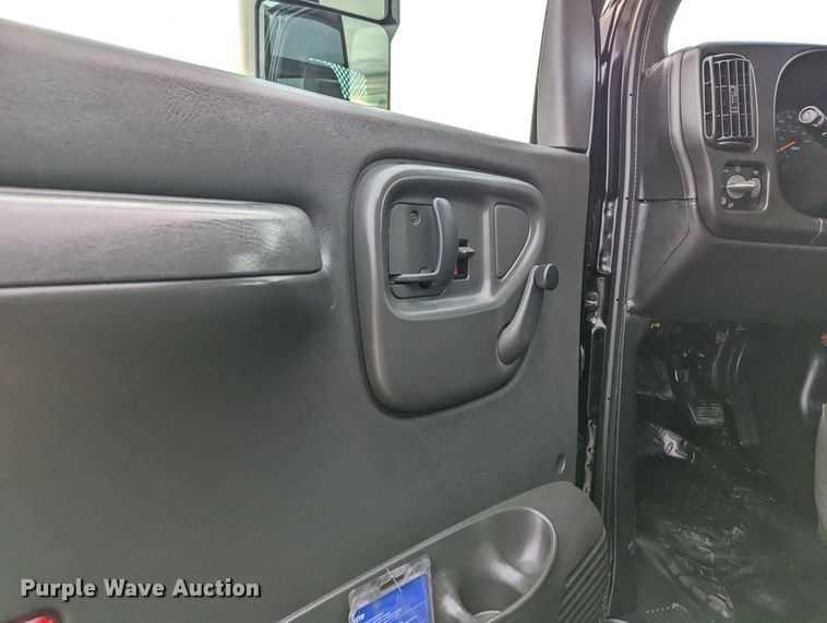 image for item LF9597 2005 Chevrolet C4500  flatbed truck