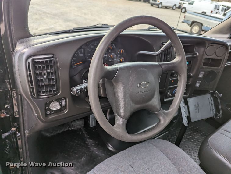 image for item LF9597 2005 Chevrolet C4500  flatbed truck