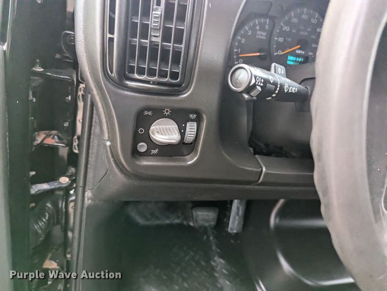 image for item LF9597 2005 Chevrolet C4500  flatbed truck