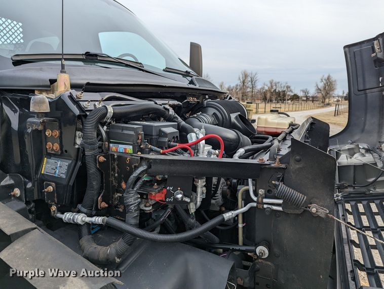 image for item LF9597 2005 Chevrolet C4500  flatbed truck