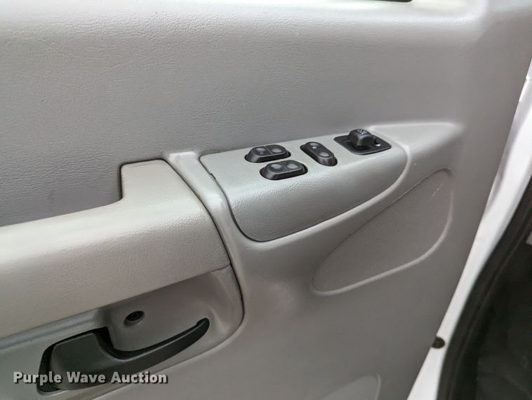 image for item LF9599 2007 Ford E250  van