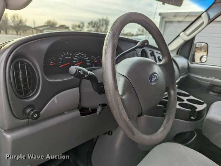 image for item LF9599 2007 Ford E250  van