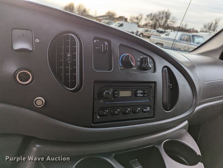 image for item LF9599 2007 Ford E250  van