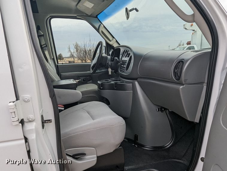 image for item LF9599 2007 Ford E250  van