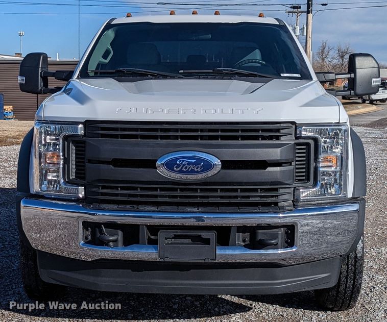 image for item LF9600 2019 Ford F550 Super Duty XL  Crew Cab truck cab and chassis