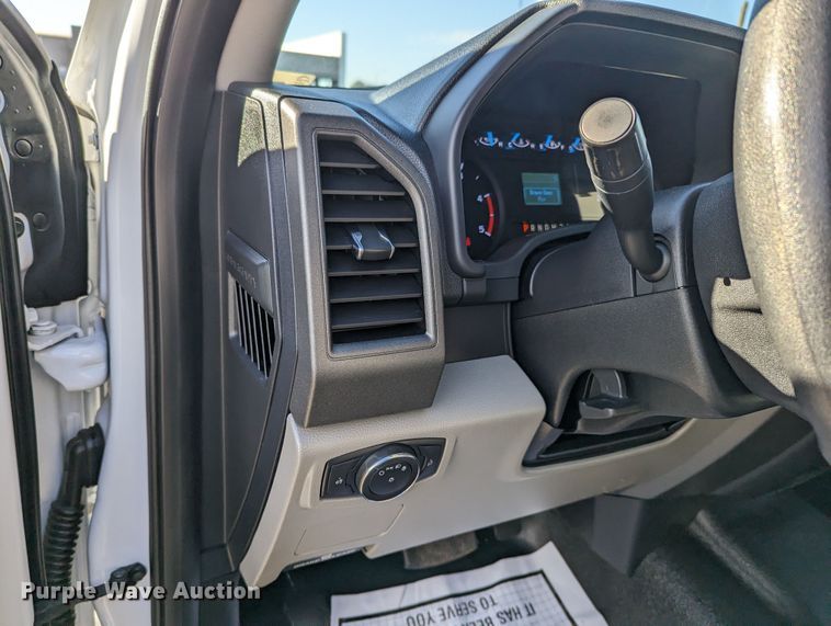 image for item LF9600 2019 Ford F550 Super Duty XL  Crew Cab truck cab and chassis