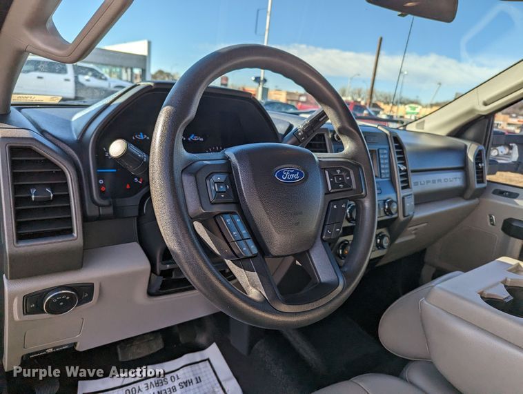 image for item LF9600 2019 Ford F550 Super Duty XL  Crew Cab truck cab and chassis