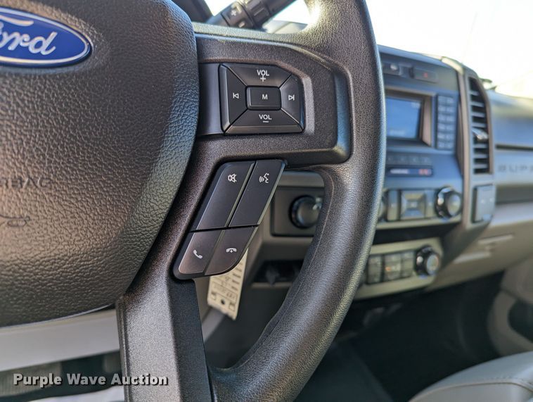 image for item LF9600 2019 Ford F550 Super Duty XL  Crew Cab truck cab and chassis