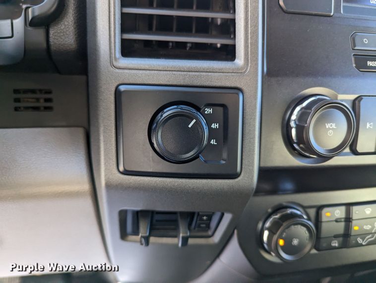 image for item LF9600 2019 Ford F550 Super Duty XL  Crew Cab truck cab and chassis