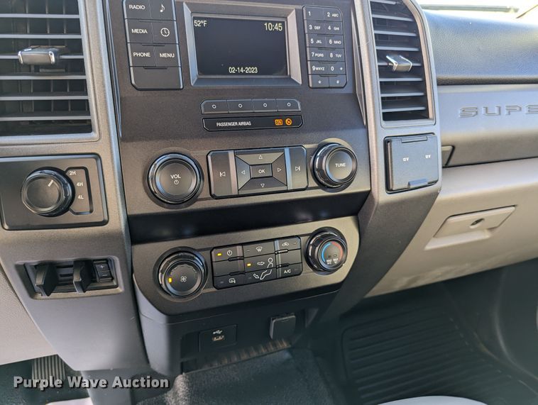 image for item LF9600 2019 Ford F550 Super Duty XL  Crew Cab truck cab and chassis