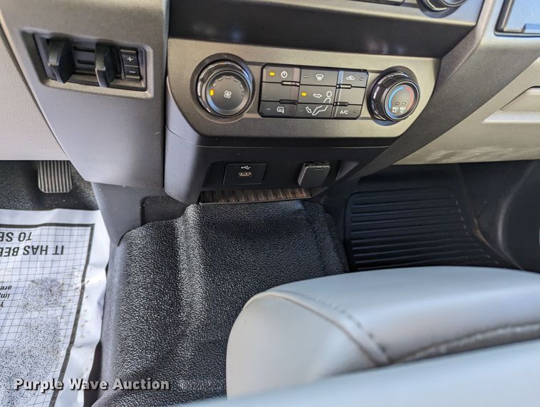 image for item LF9600 2019 Ford F550 Super Duty XL  Crew Cab truck cab and chassis