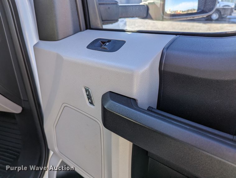 image for item LF9600 2019 Ford F550 Super Duty XL  Crew Cab truck cab and chassis