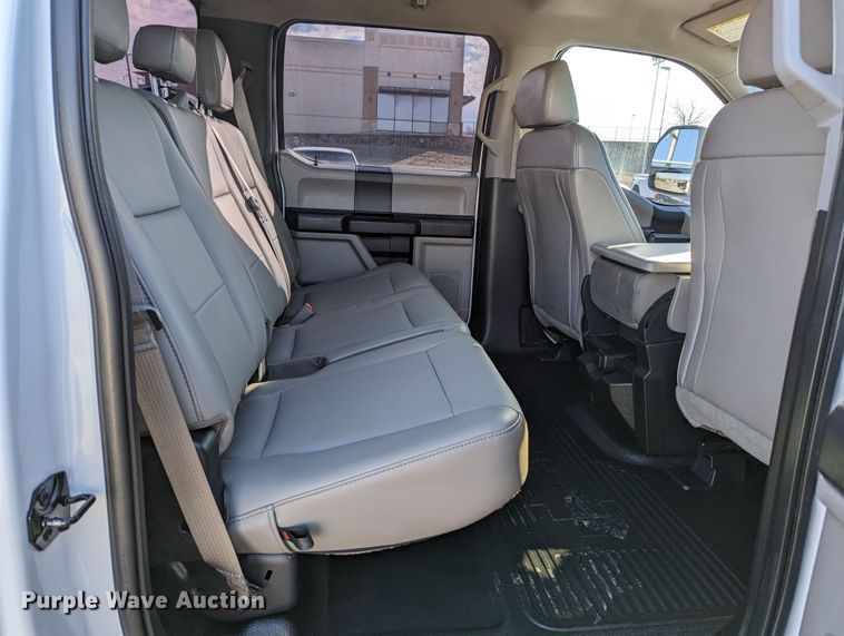 image for item LF9600 2019 Ford F550 Super Duty XL  Crew Cab truck cab and chassis