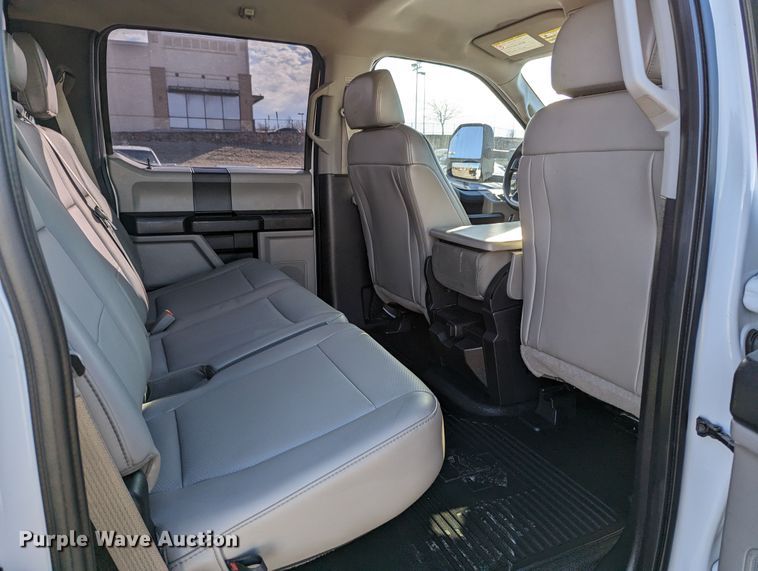 image for item LF9600 2019 Ford F550 Super Duty XL  Crew Cab truck cab and chassis