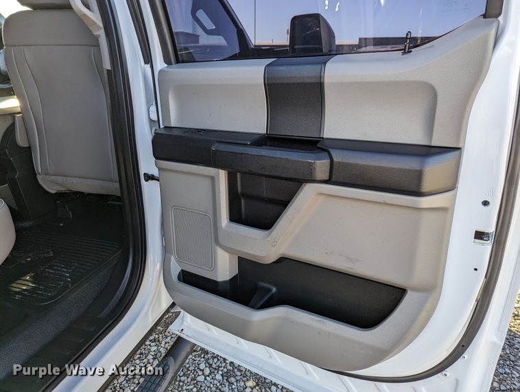 image for item LF9600 2019 Ford F550 Super Duty XL  Crew Cab truck cab and chassis