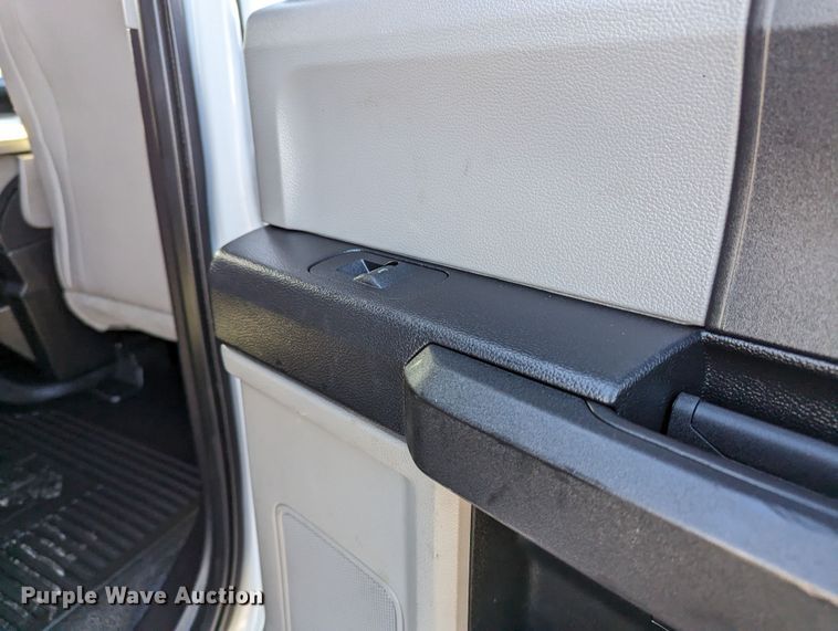 image for item LF9600 2019 Ford F550 Super Duty XL  Crew Cab truck cab and chassis